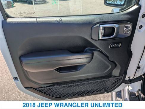 Used 2018 Jeep Wrangler Unlimited Rubicon w/ Steel Bumper Group AWD/4WD image 12