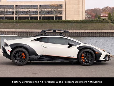 Used 2024 Lamborghini Huracan Sterrato image 4