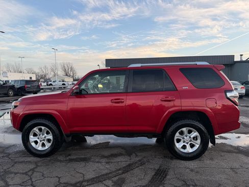 Used 2015 Toyota 4Runner SR5 image 6