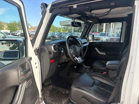Used 2017 Jeep Wrangler Unlimited Rubicon AWD/4WD image 16