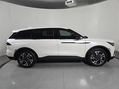 New 2026 Lincoln Nautilus Premier w/ Jet Appearance Package image 3