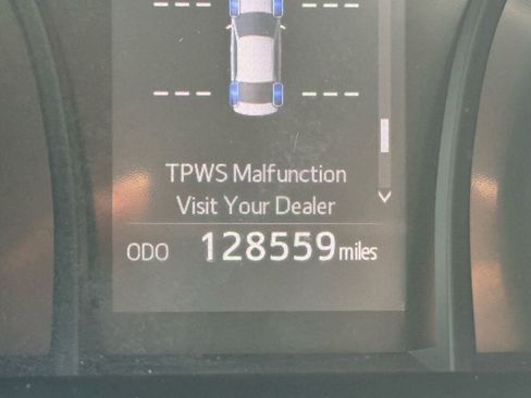 Used 2018 Toyota Camry SE image 5