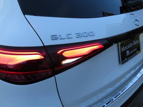 Used 2025 Mercedes-Benz GLC 300 4MATIC image 27