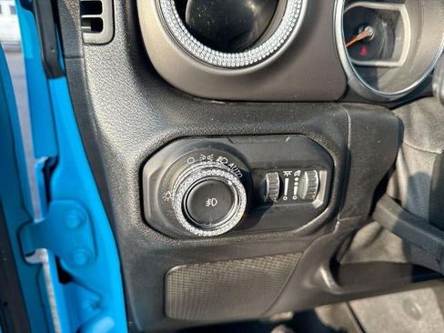 Used 2021 Jeep Wrangler Sport image 18