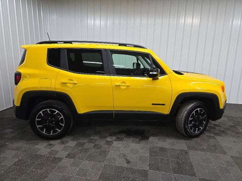 Used 2023 Jeep Renegade Latitude AWD/4WD image 2
