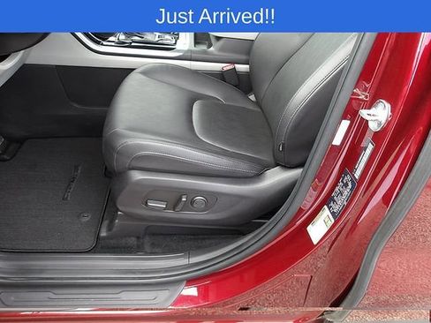 Used 2024 Kia Carnival EX FWD image 9