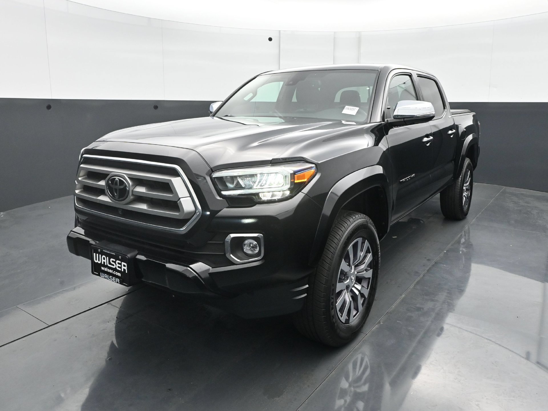 Used 2021 Toyota Tacoma Limited AWD/4WD image 1
