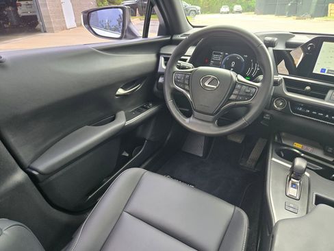 Used 2025 Lexus UX 300h FWD w/ Accessory Package (Z2) image 9