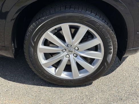 Used 2016 Volvo XC90 T6 Momentum w/ Momentum Plus Package AWD/4WD image 25