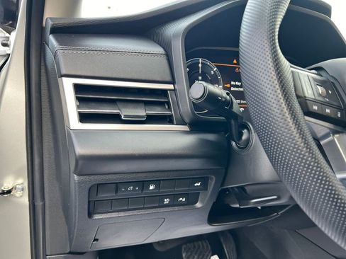 Used 2024 Mitsubishi Outlander SE image 12