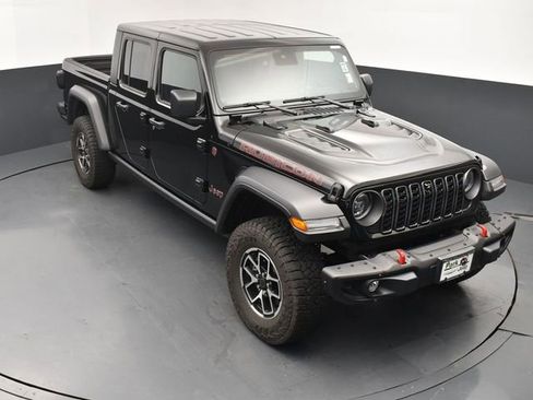 Used 2024 Jeep Gladiator Rubicon w/ Technology Group AWD/4WD image 16