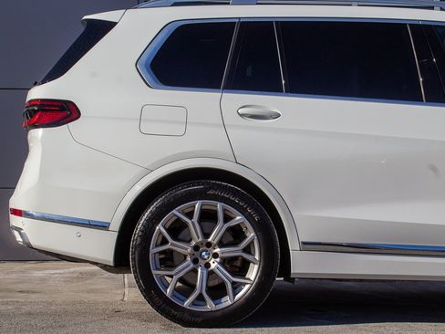 Used 2025 BMW X7 xDrive40i w/ Executive Package image 6
