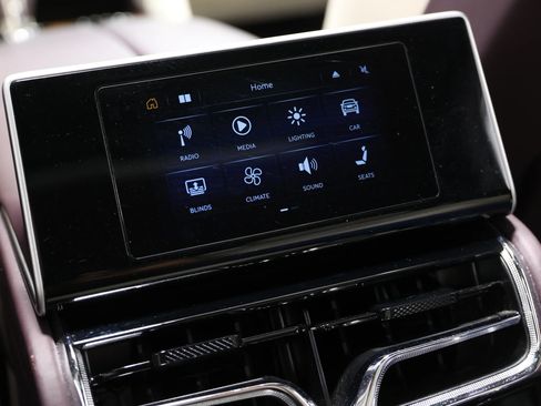 Used 2023 Bentley Bentayga Extended Wheelbase AWD/4WD image 75