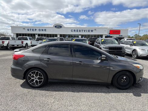 Used 2016 Ford Focus SE w/ SE Sport Package image 2
