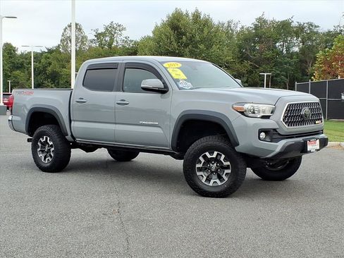 Used 2019 Toyota Tacoma TRD Off-Road AWD/4WD image 2