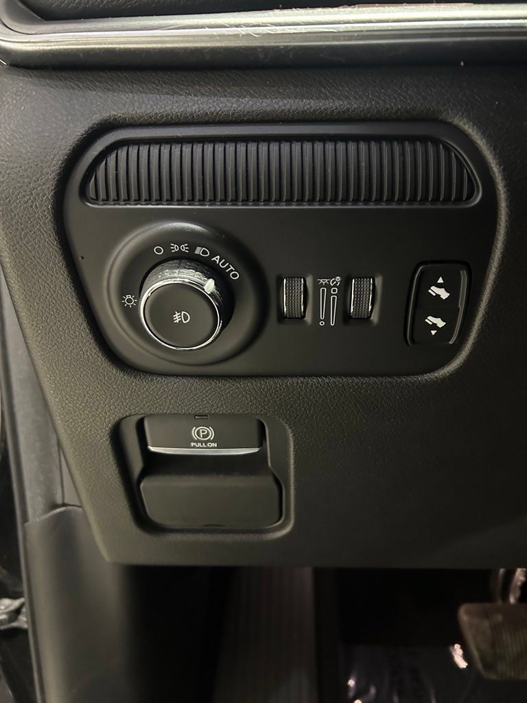 Used 2023 Jeep Wagoneer Series II AWD/4WD image 16