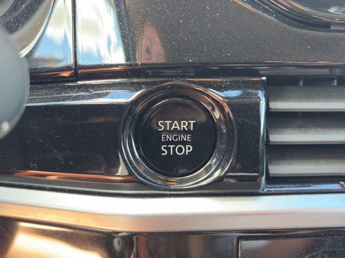 Used 2025 Nissan Pathfinder SV AWD/4WD image 23