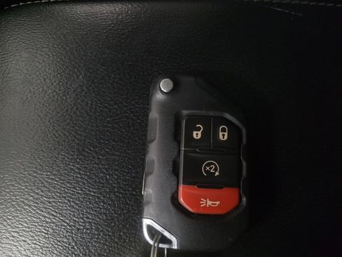Used 2018 Jeep Wrangler Unlimited Sahara AWD/4WD image 32