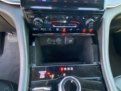 Used 2022 Jeep Grand Cherokee L Limited AWD/4WD image 23