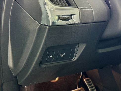 New 2024 Jaguar E-PACE R-Dynamic SE image 10