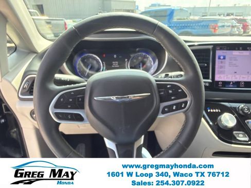Used 2022 Chrysler Pacifica Touring-L FWD image 14