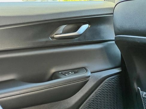 Used 2023 Jeep Grand Cherokee L Laredo image 48