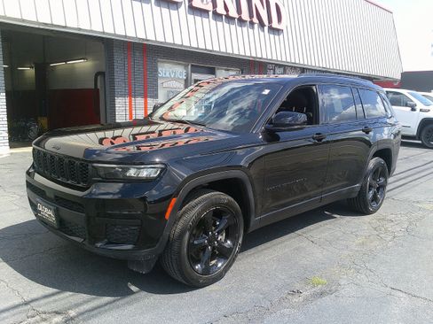 Used 2023 Jeep Grand Cherokee L Laredo AWD/4WD image 10