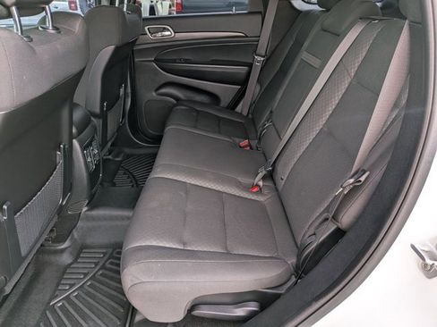 Used 2021 Jeep Grand Cherokee Laredo image 24