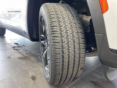 Certified 2025 Jeep Grand Cherokee L Altitude image 13