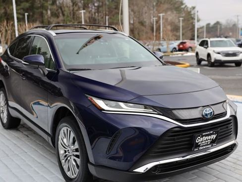 Used 2022 Toyota Venza XLE image 7