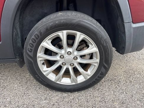 Used 2020 Jeep Cherokee Latitude FWD image 25