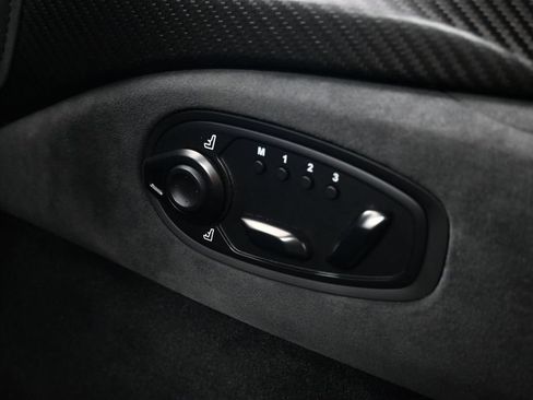 Used 2023 Aston Martin V8 Vantage Coupe RWD image 25