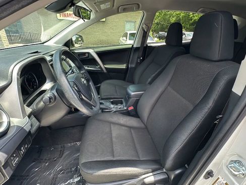 Used 2017 Toyota RAV4 LE FWD image 12