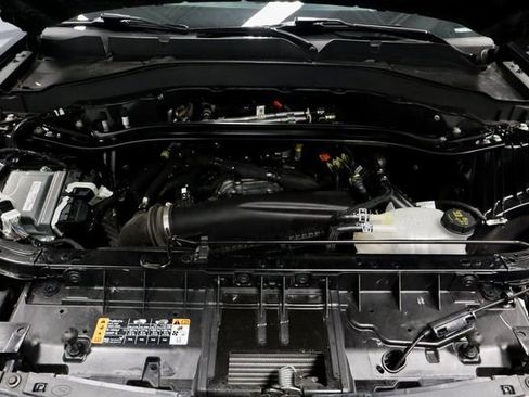 Used 2025 Ford Explorer ST-Line w/ ST-Line Street Pack image 17