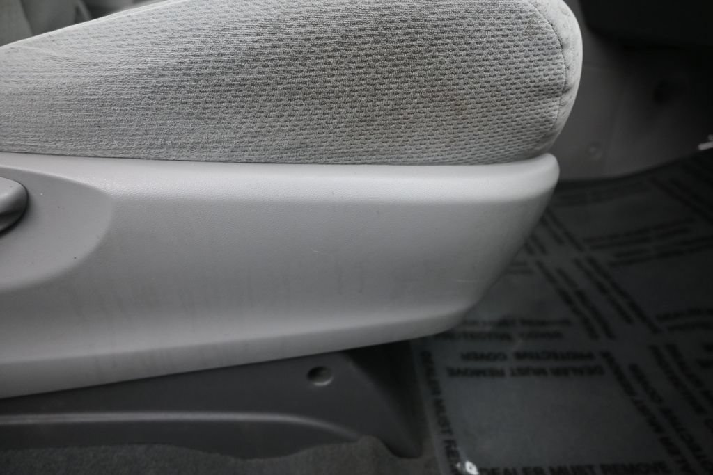 Used 2019 Toyota Sienna LE w/ Carpet Mat Package FWD image 12