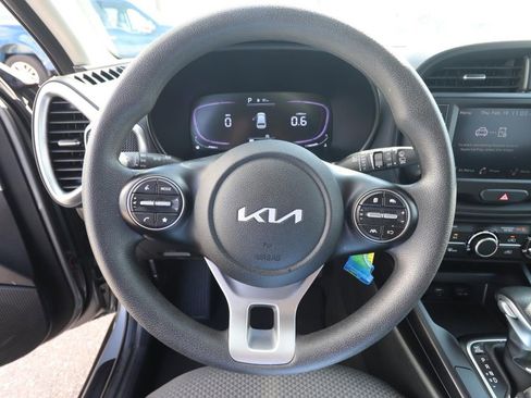 Used 2025 Kia Soul LX w/ LX Technology Package image 17