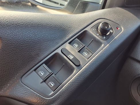 Used 2017 Volkswagen Tiguan S FWD image 10