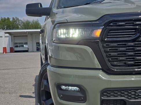 New 2026 RAM 1500 Express AWD/4WD image 9