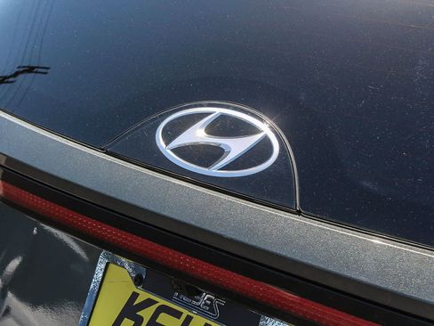 Certified 2023 Hyundai Tucson Limited AWD/4WD image 11