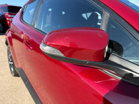 Used 2018 Toyota C-HR XLE FWD image 10