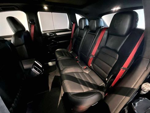 Used 2016 Porsche Cayenne Turbo image 31