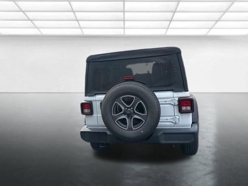 Used 2022 Jeep Wrangler Unlimited Sport image 9