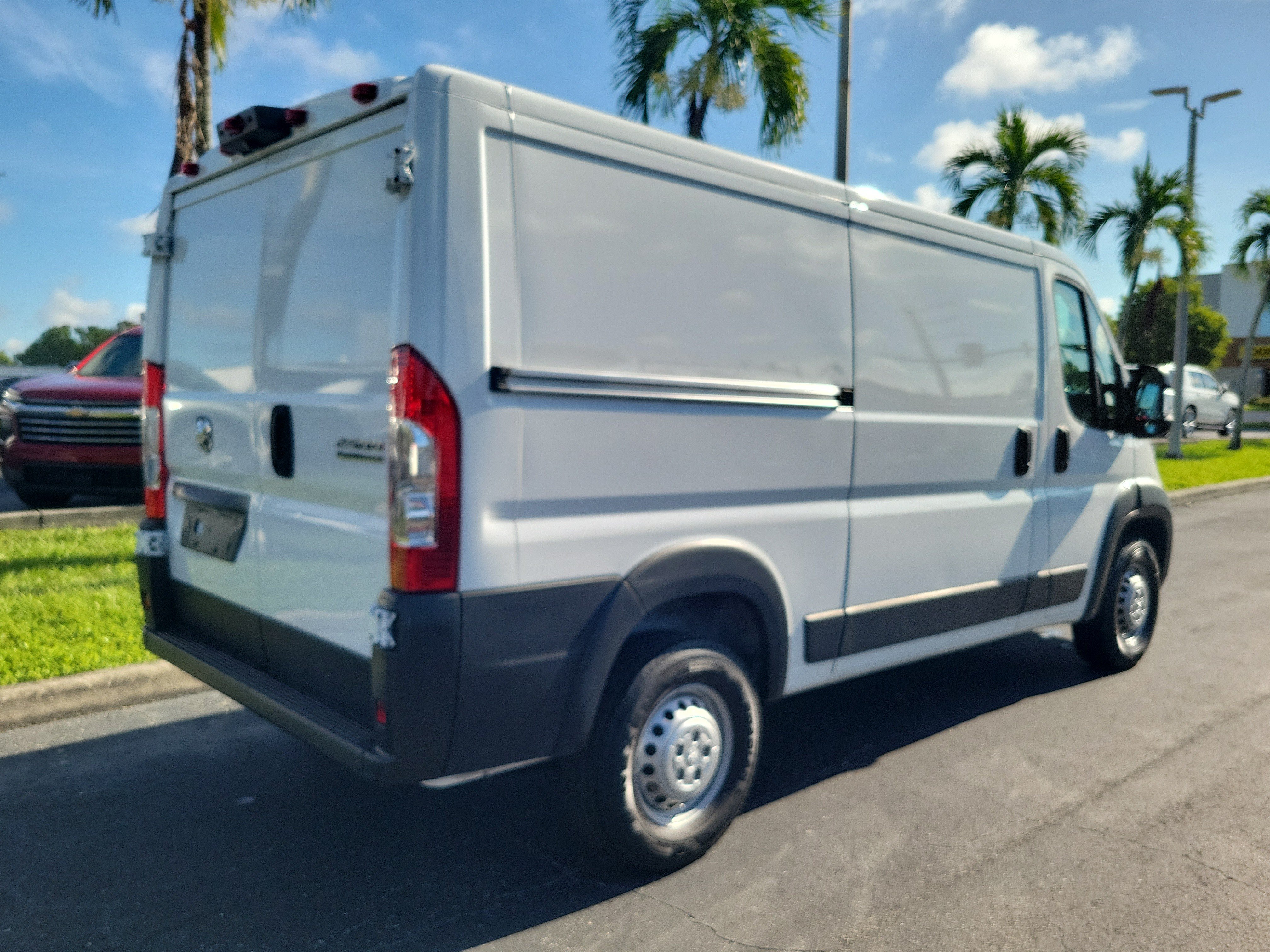 Used 2025 RAM ProMaster 2500 w/ Convenience Group FWD image 4