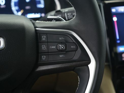 Used 2024 Jeep Grand Cherokee Limited w/ Luxury Tech Group II image 27