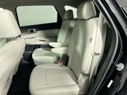 Certified 2025 Kia Sorento SX image 30