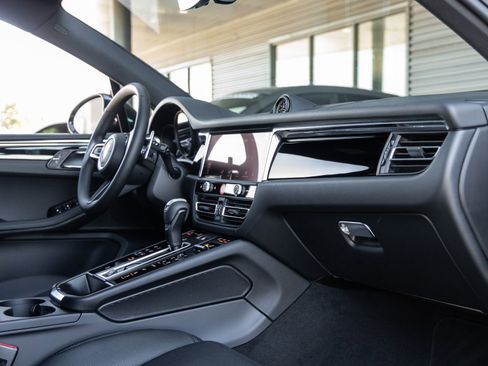 Certified 2026 Porsche Macan image 46