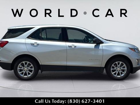 Used 2018 Chevrolet Equinox LS FWD image 15