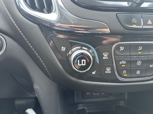 Used 2024 Chevrolet Equinox Premier FWD image 19