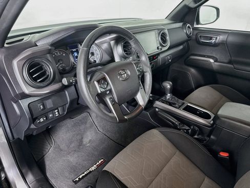 Certified 2022 Toyota Tacoma TRD Off-Road w/ Technology Package AWD/4WD image 9