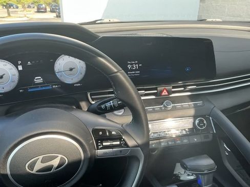 Certified 2024 Hyundai Elantra SEL w/ Convenience Package FWD image 24